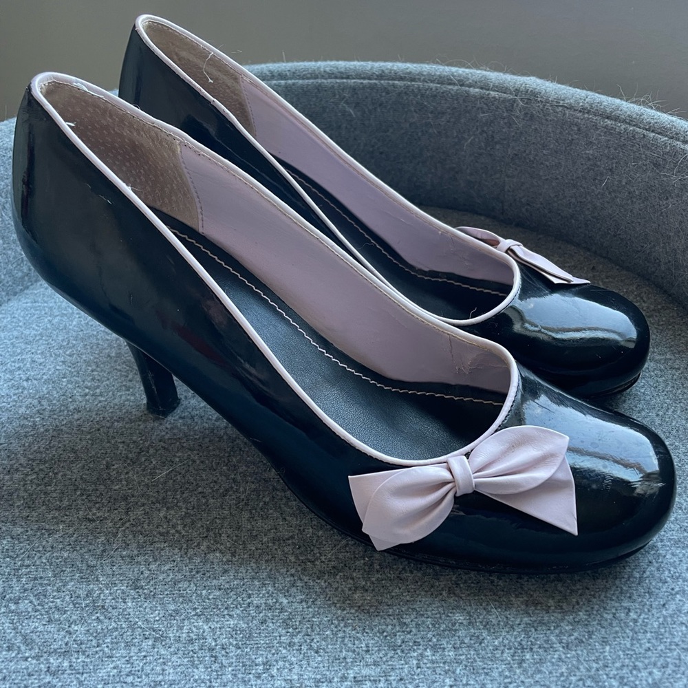 Vintage Steve Madden Patent Pumps with Bow